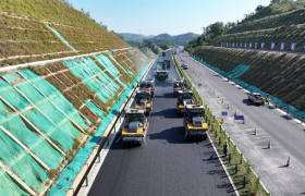 中交二公局广西平岑高速路面：智慧施工筑坦途质量监控保安全